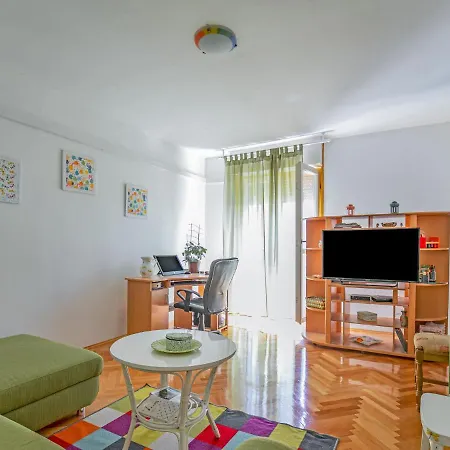 Fabulous In Near Seabeach And Nightlife